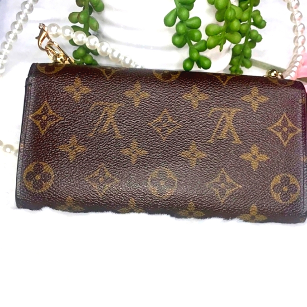 🌺 Louis Vuitton Long Portefeuille Sarah Wallet on Chain Pre-owned WOC - Picture 13 of 16